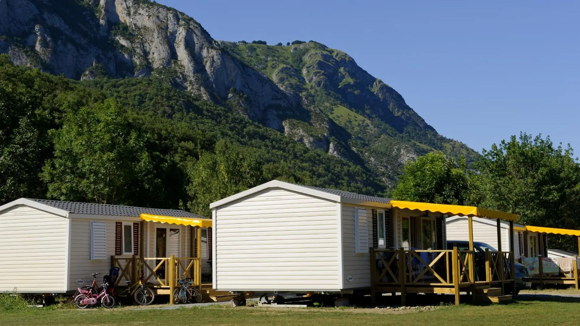 Camping Familial - Parc Aquatique - Grande Aire De Jeux A La Montagne Agos-Vidalos