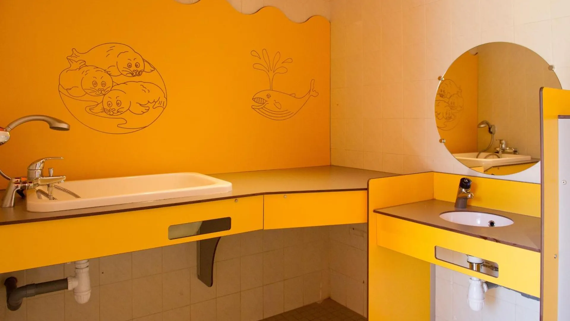 Camping Familial - Parc Aquatique - Grande Aire De Jeux A La Montagne Agos-Vidalos